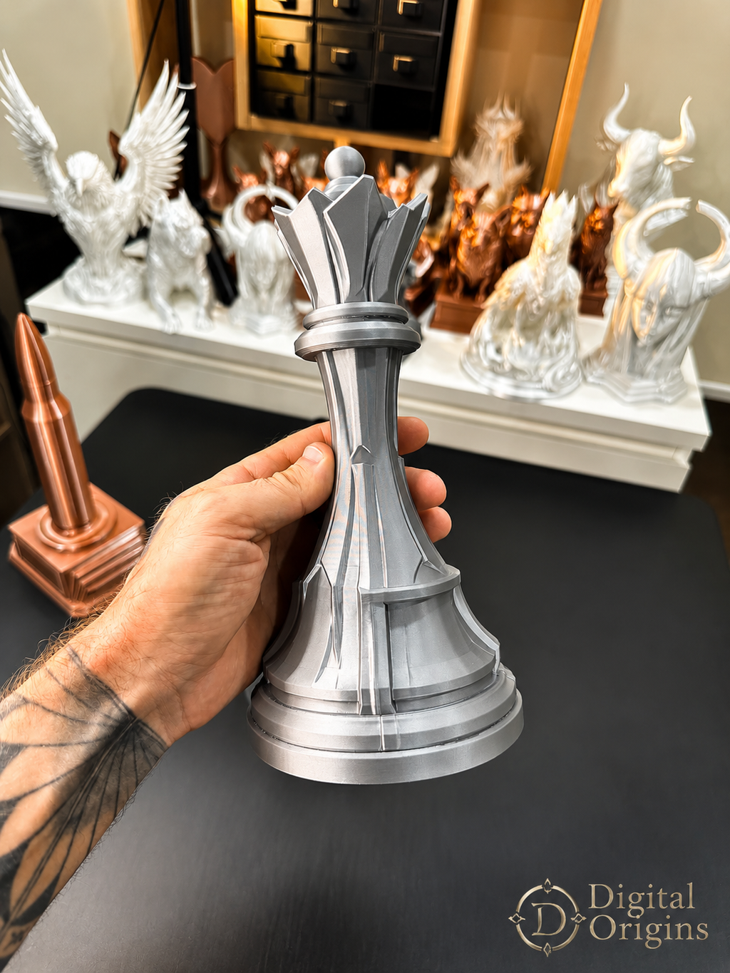 Regal Queen – Decorative Chess Sculpture