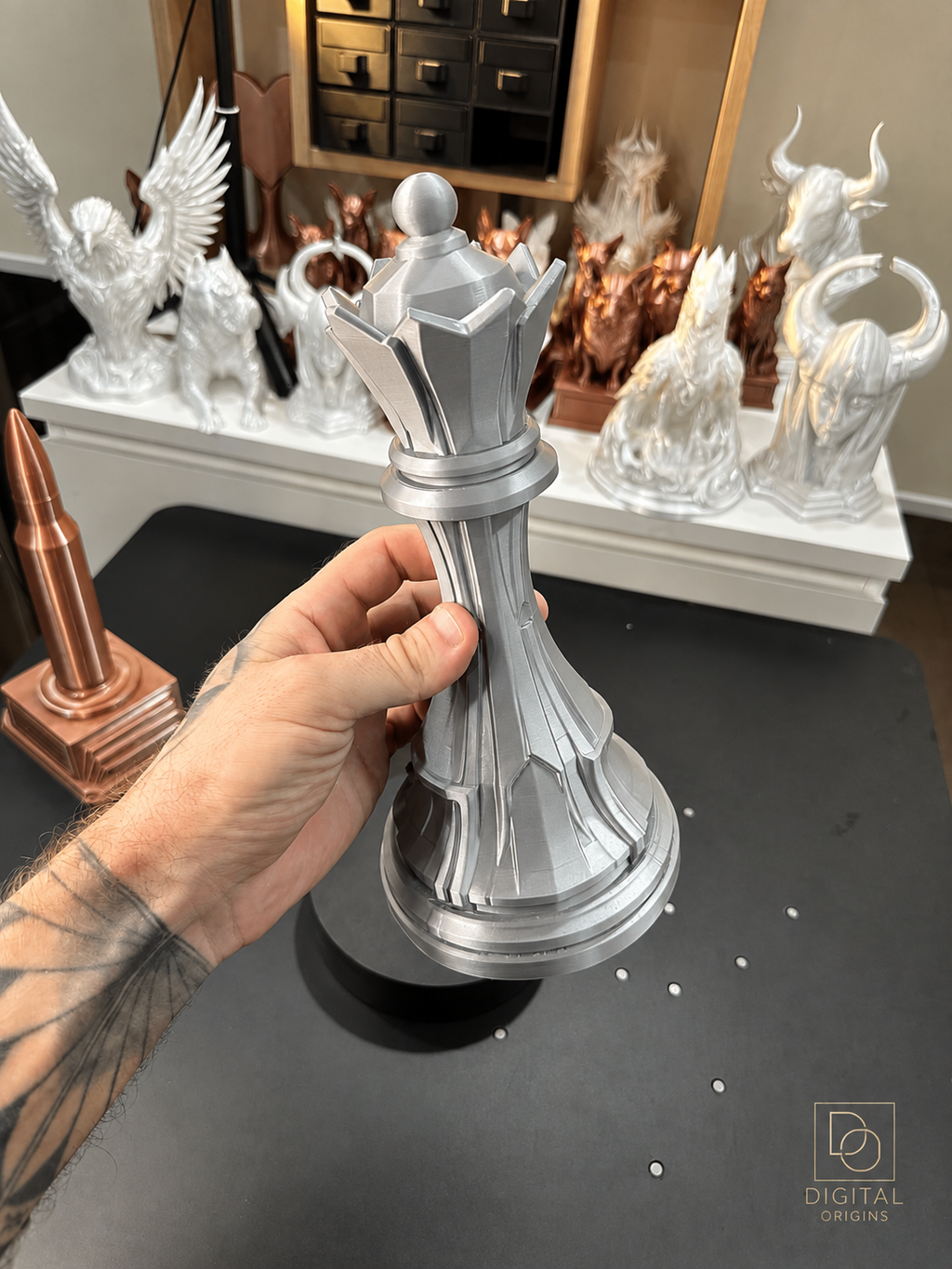 Regal Queen – Decorative Chess Sculpture