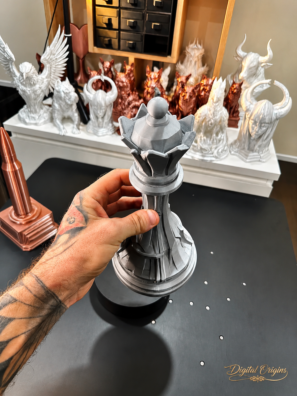 Regal Queen – Decorative Chess Sculpture