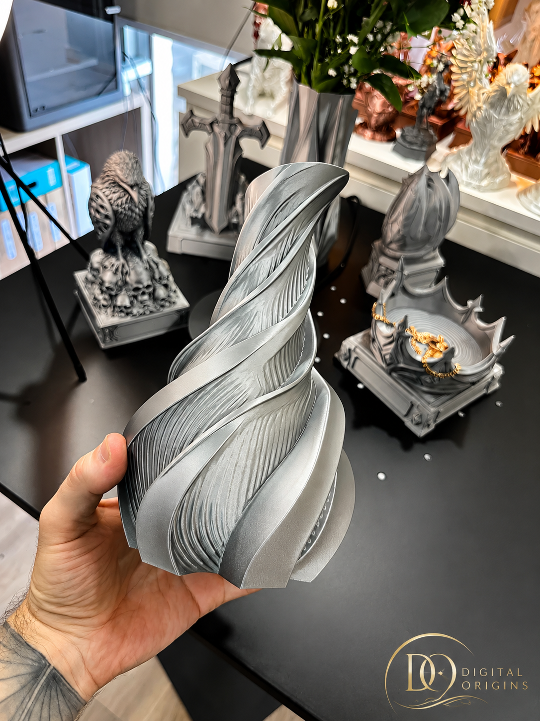 Helix Flow Vase – Modern Sculptural Spiral Vase for Home Decor and Flowers