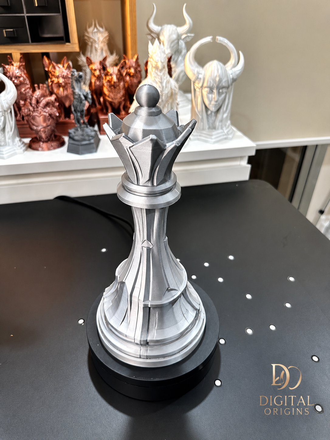 Regal Queen – Decorative Chess Sculpture