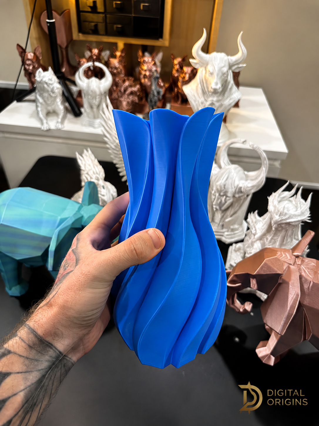 Sculpted Flow Vase – Modern Twisted Decorative Flower Vase