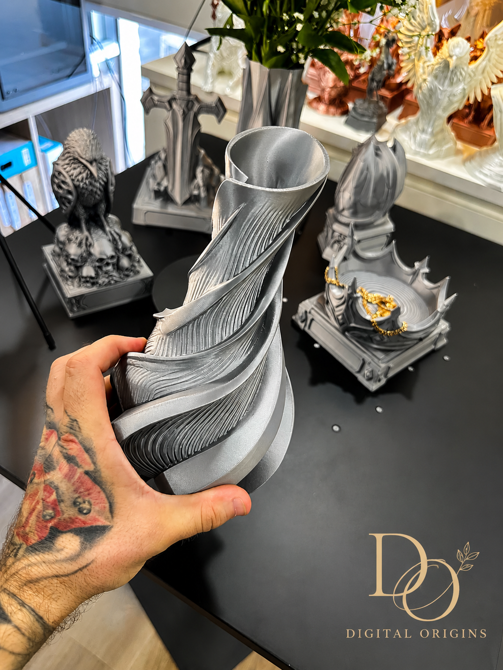 Helix Flow Vase – Modern Sculptural Spiral Vase for Home Decor and Flowers