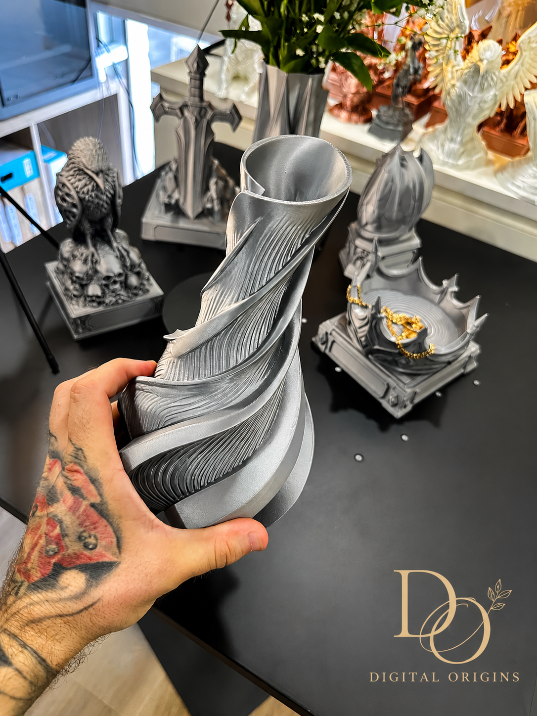 Helix Flow Vase – Modern Sculptural Spiral Vase for Home Decor and Flowers