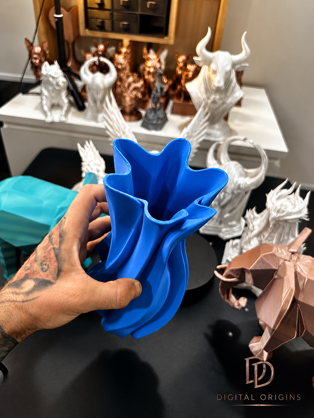 Sculpted Flow Vase – Modern Twisted Decorative Flower Vase