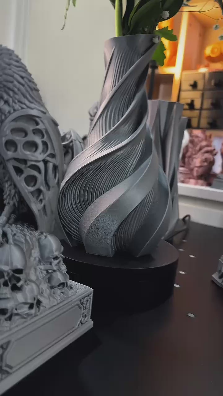 Helix Flow Vase – Modern Sculptural Spiral Vase for Home Decor and Flowers