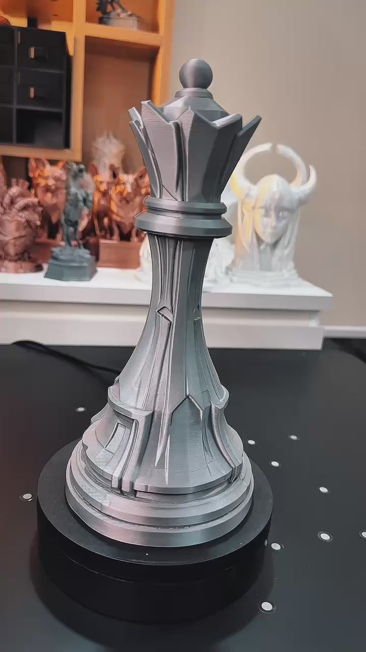 Regal Queen – Decorative Chess Sculpture
